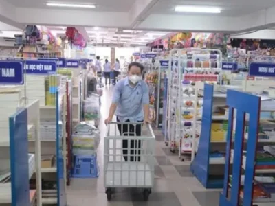 越南岘港市继续重新开放部分人民生活和民生保障的活动
