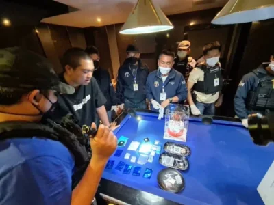 吃摇头丸唱歌？泰国59名青年男女无视疫情聚众开毒趴被捕！