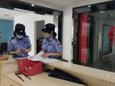 武汉反诈民警“扫楼”，一下午走访129家企业