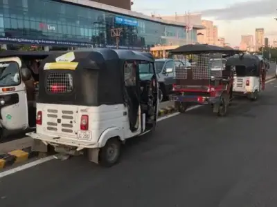 “登机前第3天确诊，而后复查三次却是阴性！浪费5万还回不了国，我都想偷渡了...”