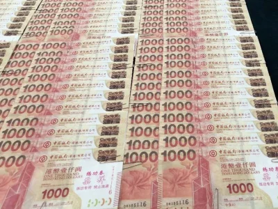 内地汉黑吃黑诈骗换钱党近7万 澳门司警接报拉人检84张练功券