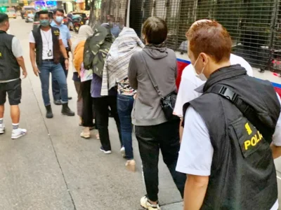 香港警方在荃湾捣破非法网上赌档 拘13人