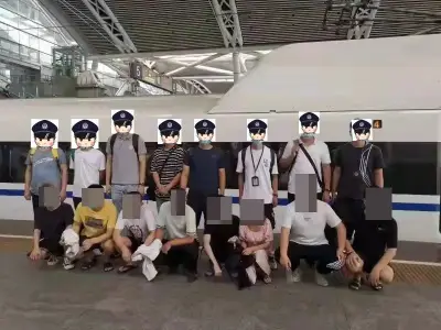 江西鄱阳【“断卡”行动】：奔赴8省17市，刑拘犯罪嫌疑人27名