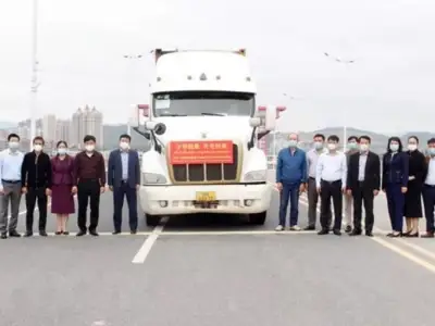 中国广西向越南援助史上以来最大批新冠疫苗和医疗物资