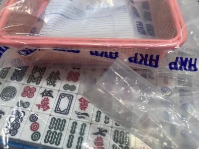 香港警方葵涌工厦破赌档及淫窟　共拘8男4女