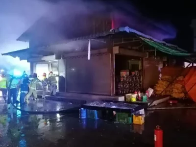 突发！老挝万象一华商仓库起火！货物几乎烧光