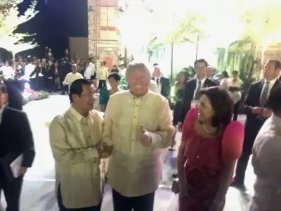 洪森总理：所有美国武器全放到仓库或直接销毁