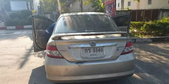 男子贪便宜买回了一辆事故车，结果半夜在车里发生的事把他吓个半死