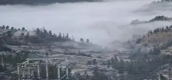 冷~缅甸“山城”气温降至零下2摄氏度以下；缅北贵慨水面出现薄冰