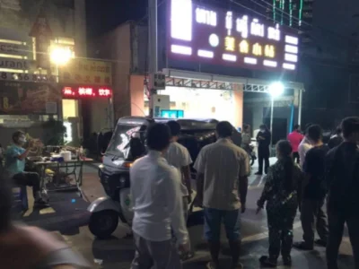 西港一中国人驾车撞嘟嘟车，遭赔偿2600美元