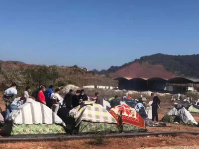 老挝磨丁现状：回国人流大，大量人员等待进入方舱