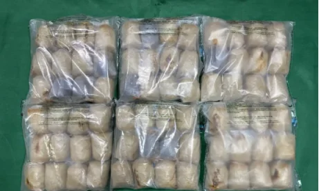 海洛因即食罐头？！中国香港海关缴获一批自泰国入境毒品，价值逾1.24亿铢