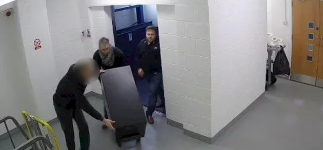 英国俩男子因为洗钱6个亿入狱，被捕后又骗了政府8500万
