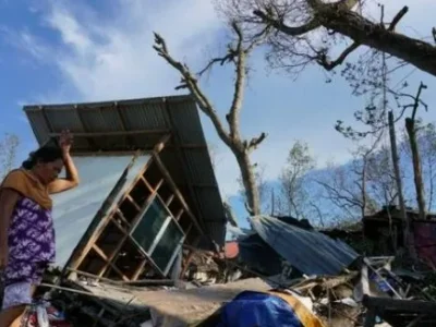 台风“雷伊”已致菲律宾405人死 约450万民众受灾