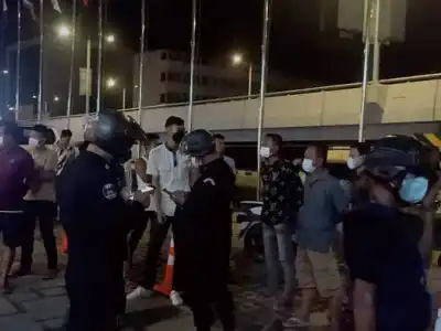 金边一中国男子多次扇员工耳光遭举报