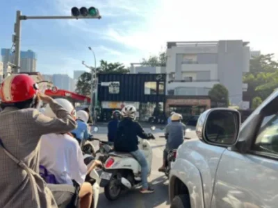 堵堵堵！今晨早班高峰期金边全线大堵车！