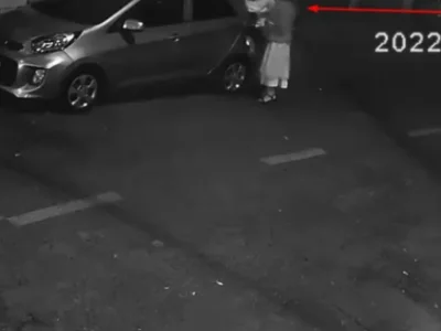 疫情之下，越南西贡飞车党依然很猖獗：一女子包被抢，瞬间倒地，一动不动！
