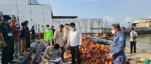 非法侵犯沙滩土地，西港某建筑工地被迫拆除！