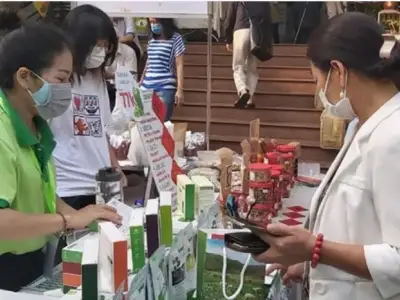 越南别具特色的春节：礼物集市在胡志明市举行