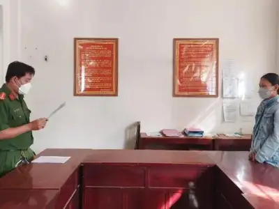妻子怀孕，丈夫出轨，越南女子一怒之下将小三杀死