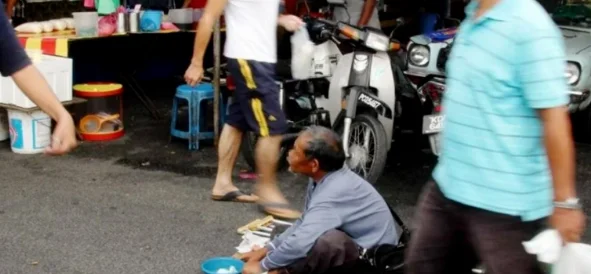 马来西亚首都流浪汉乞讨现象激增，大胆乞讨引发大众焦虑