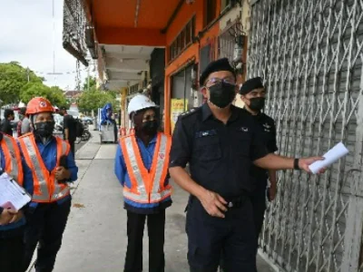 迷你市场非法提供线上赌博加额 马来西亚警方与国能登门断电！