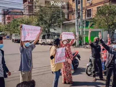 缅甸曼德勒市女性走上街头焚烧国旗，还声援乌克兰