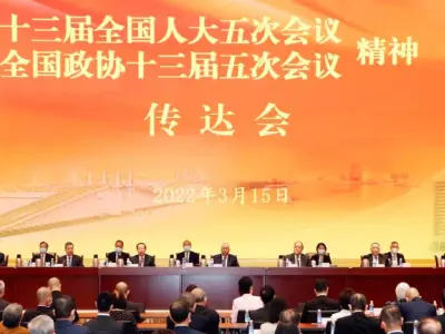 何厚铧称澳门修法助博彩旅游业健康发展 贺一诚冀做好经济产业多元