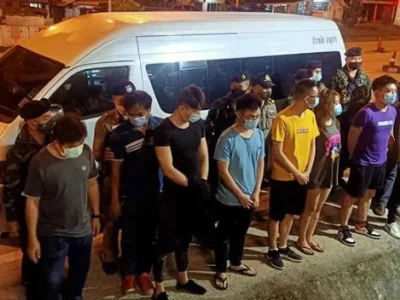 12名中国男子从柬埔寨偷渡入境泰国被当局逮捕