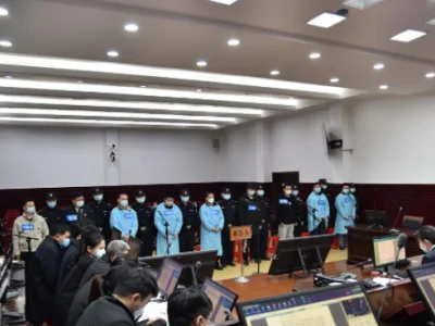 搭建虚假交易平台，湖北黄石诈骗团伙54人出庭受审
