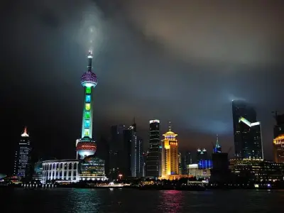 上海为何不封城？​千万人的试错与豪赌