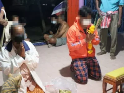搞笑，为了逃避兵役，50岁阿姨带着24岁侄子玩裸奔……