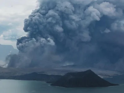 菲律宾塔尔火山一日17次地震维持3级警戒