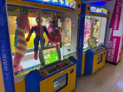金边City Mall遭突袭，非法赌博游戏厅被端