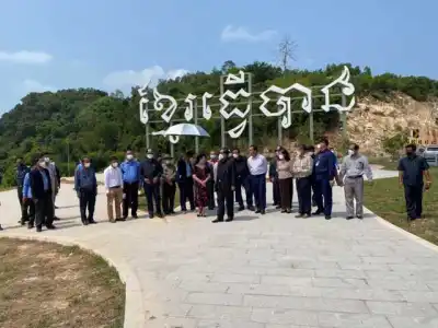 柬埔寨总理洪森前往西港度假