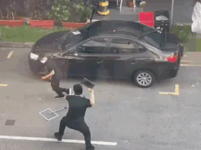 新加坡火锅店惊现砍人事件，中国籍男子3把菜刀猛砍前妻，“手快砍断了”