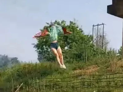 男友劈腿，老挝女子新年第一天就闹跳河