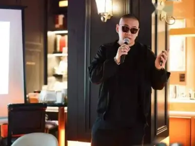 烈酒圈骗钱瓜！老板卷钱跑路阿联酋，连最好的兄弟都骗！跑路前爱炫富拉人投资…