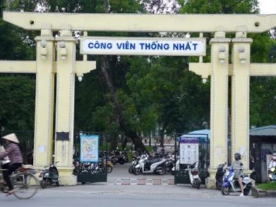 神马规矩？在河内进公园，穿“长裤”的收费，穿“短裤”的免费