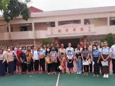 首批柬埔寨西哈努克省政府职员中文培训班在西港港华学校开班