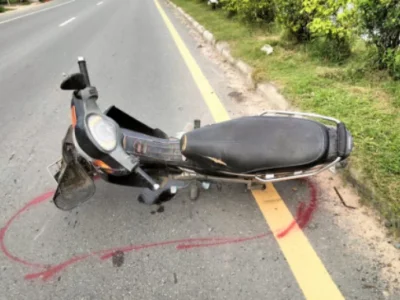柬埔寨3号公路发生严重车祸，致1死2伤！