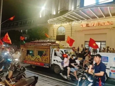 越南又沸腾了，数百万人游街“欢呼”，连殡仪馆的车都出动了，盘点那些激动人心的瞬间！