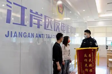 劝阻女子被当作“假警察”两次拉黑，武汉民警该如何研究“反诈话术”？