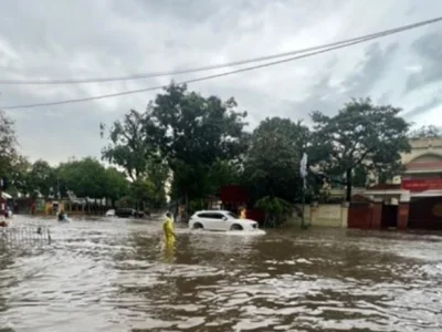 河内遭遇36年来最大暴雨后或将出现冰雹洪水