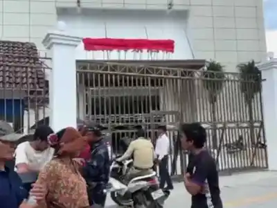 连续4个月未发薪，西港300工人罢工