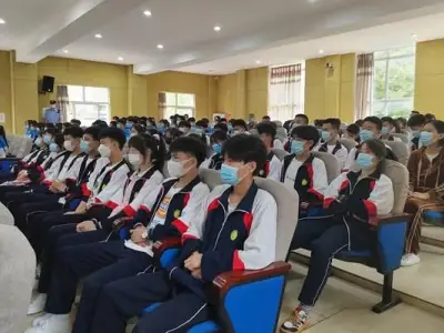 六盘水市六枝特区：法院宣判电信诈骗案 邀请百余名师生旁听
