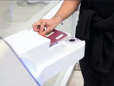 迪拜机场：如何使用智能登机门