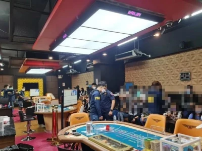 泰国地下赌场共52名嫌疑人被捕，其中包括22名中国人，缴获现金超430万泰铢...