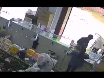 太嚣张！缅北腊戌一家华人手机店铺被歹徒抢走RedmiRG61部