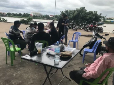 金边铁桥头区河边发现一具浮尸！